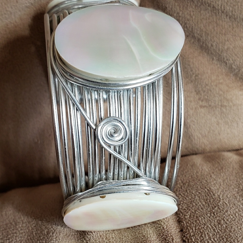 Mother of pearl silver wire bracelet